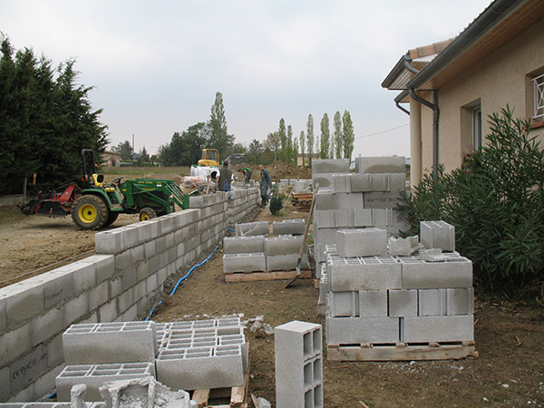 Construction mur de clôture