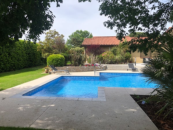 Piscine et jardin